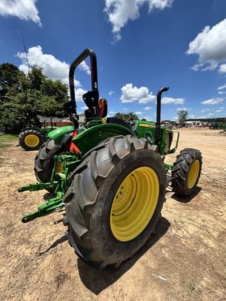 Image of John Deere 5075E equipment image 3