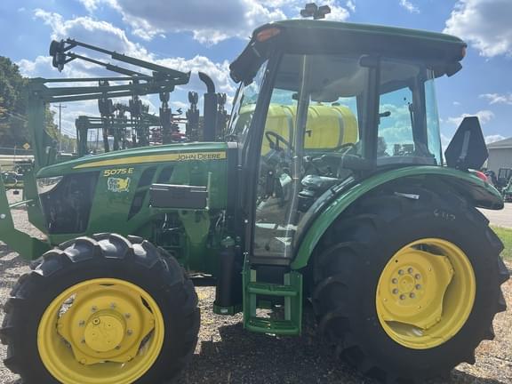 Image of John Deere 5075E equipment image 1