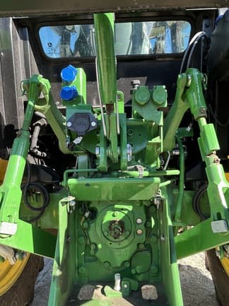 Image of John Deere 5075E equipment image 3
