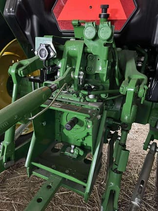 Image of John Deere 5075E equipment image 3