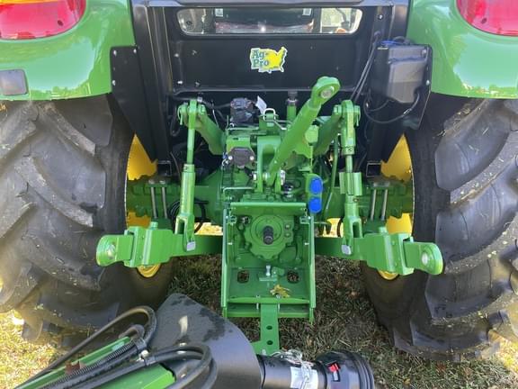 Image of John Deere 5075E equipment image 2