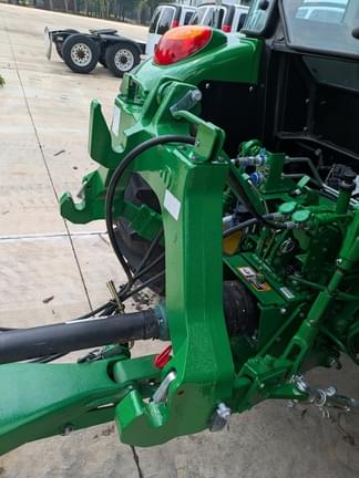 Image of John Deere 5075E equipment image 4
