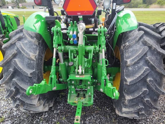 Image of John Deere 5075M equipment image 3