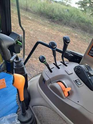 Image of John Deere 5075M equipment image 3