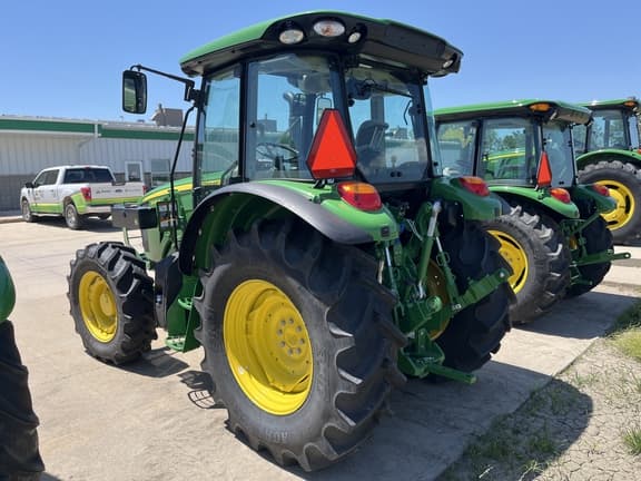 Image of John Deere 5085M equipment image 4