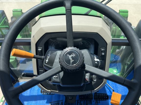 Image of John Deere 5085M equipment image 3