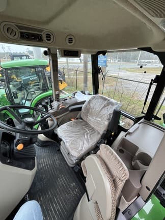 Image of John Deere 5090E equipment image 2