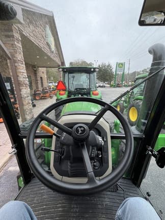 Image of John Deere 5090E equipment image 4