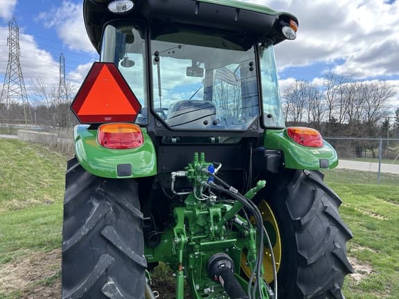 Image of John Deere 5090E equipment image 4