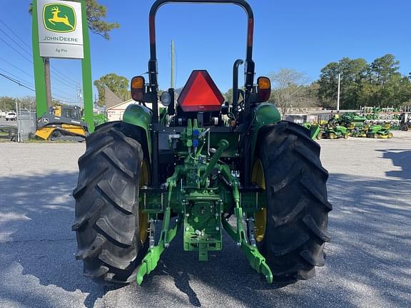 Image of John Deere 5090E equipment image 4