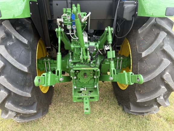 Image of John Deere 5090E equipment image 4