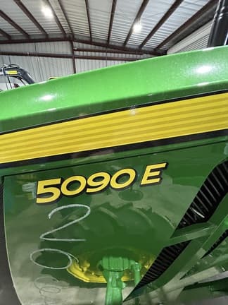 Image of John Deere 5090E equipment image 3