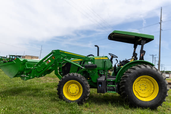 Image of John Deere 5090E equipment image 2
