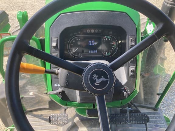 Image of John Deere 5090E equipment image 1
