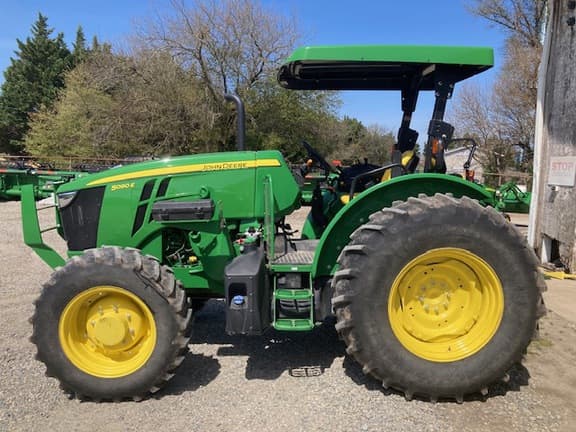 Image of John Deere 5090E equipment image 3