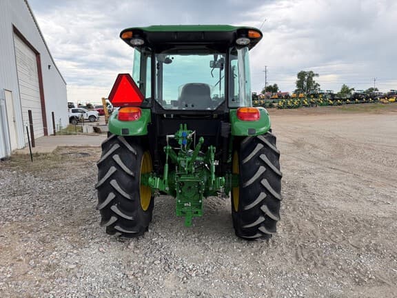 Image of John Deere 5090E equipment image 3
