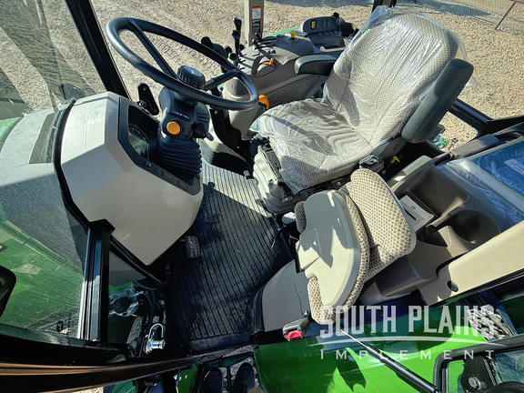 Image of John Deere 5090E equipment image 4