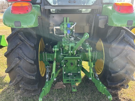 Image of John Deere 5090E equipment image 2