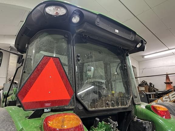 Image of John Deere 5095M equipment image 4