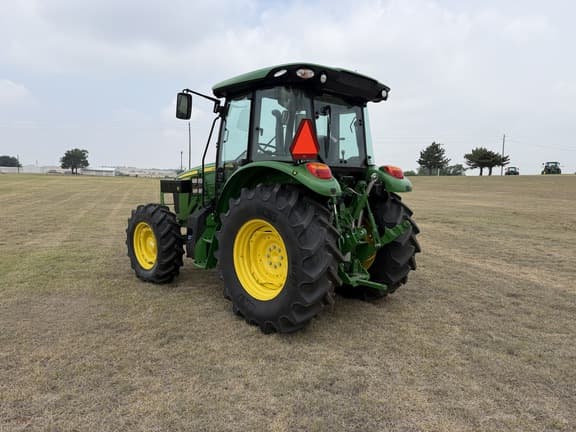 Image of John Deere 5095M equipment image 2