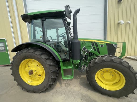 Image of John Deere 5095M equipment image 2