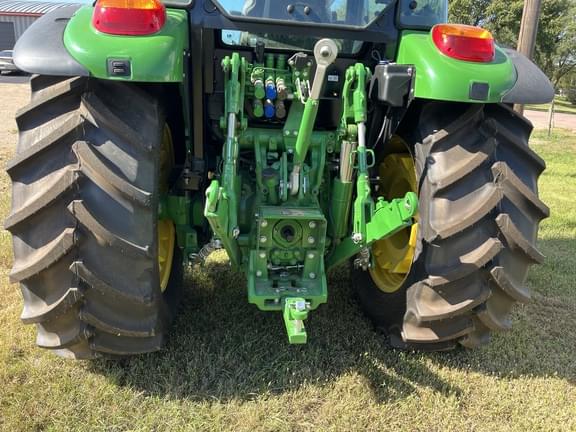 Image of John Deere 5095M equipment image 4