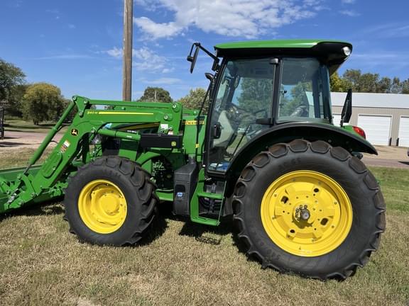Image of John Deere 5095M equipment image 3
