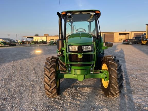 Image of John Deere 5100E equipment image 3