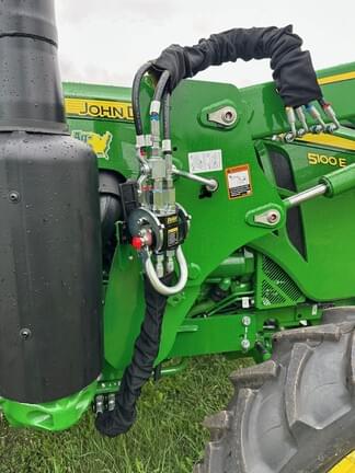 Image of John Deere 5100E equipment image 4