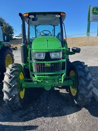 Image of John Deere 5100E equipment image 3
