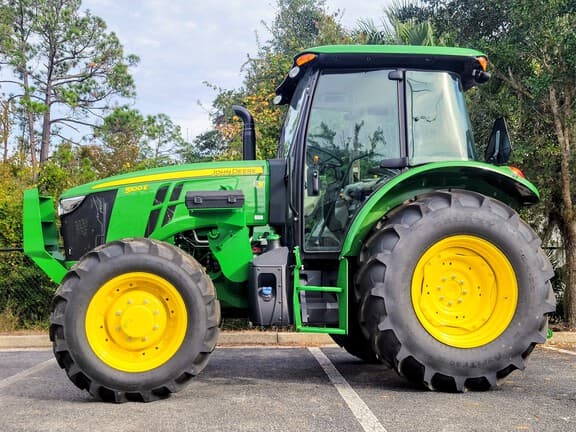 Image of John Deere 5100E Image 1