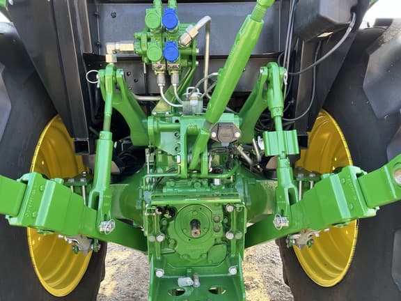 Image of John Deere 5100E equipment image 4