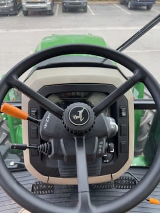 Image of John Deere 5100E equipment image 4