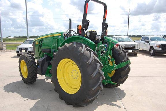 Image of John Deere 5100E equipment image 4