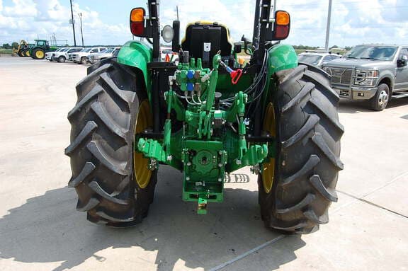 Image of John Deere 5100E equipment image 3