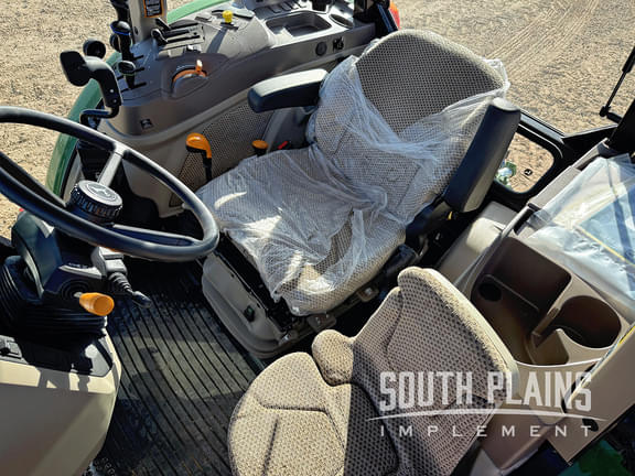 Image of John Deere 5100E equipment image 4