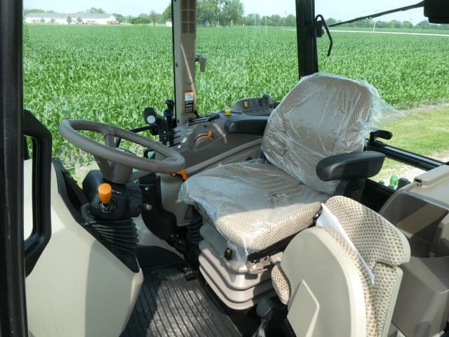 Image of John Deere 5100E equipment image 4