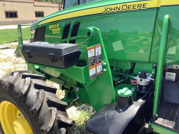 Image of John Deere 5100E equipment image 2