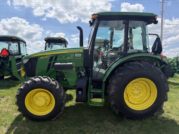 Image of John Deere 5100E equipment image 3