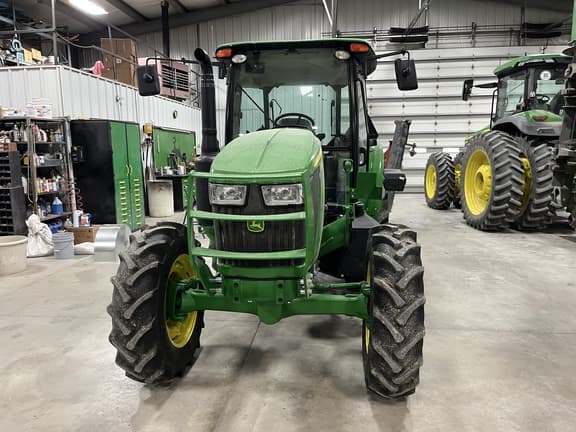 Image of John Deere 5100E equipment image 4