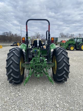 Image of John Deere 5100E equipment image 3