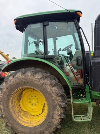 Image of John Deere 5100E equipment image 3