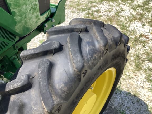 Image of John Deere 5100E equipment image 3