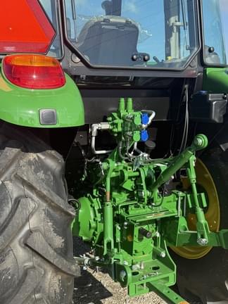 Image of John Deere 5100E equipment image 4