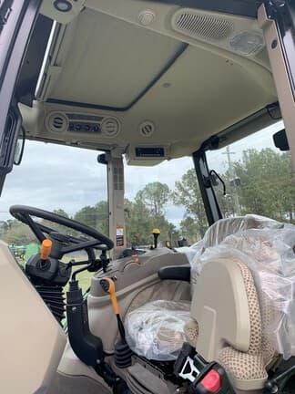 Image of John Deere 5105M equipment image 4