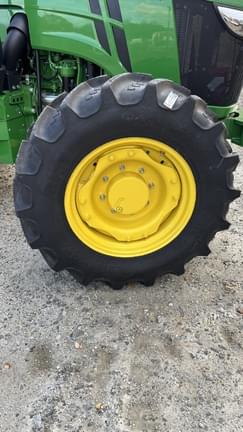 Image of John Deere 5105M equipment image 4