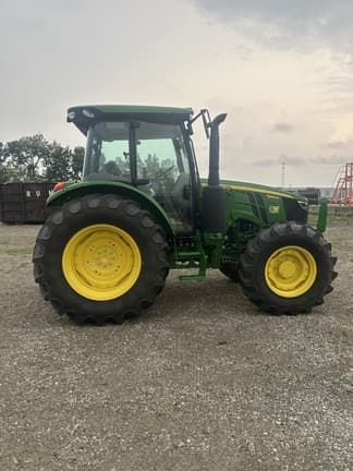 Image of John Deere 5105M equipment image 3