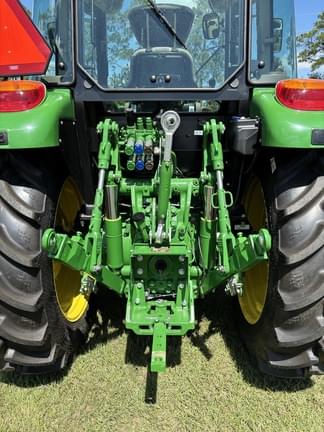 Image of John Deere 5105M equipment image 3