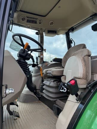 Image of John Deere 5105M equipment image 2