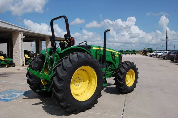 Image of John Deere 5120M equipment image 2